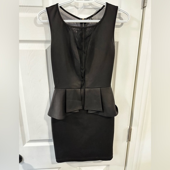 Guess peplum dress with mesh illusion neckline - Picture 4 of 4